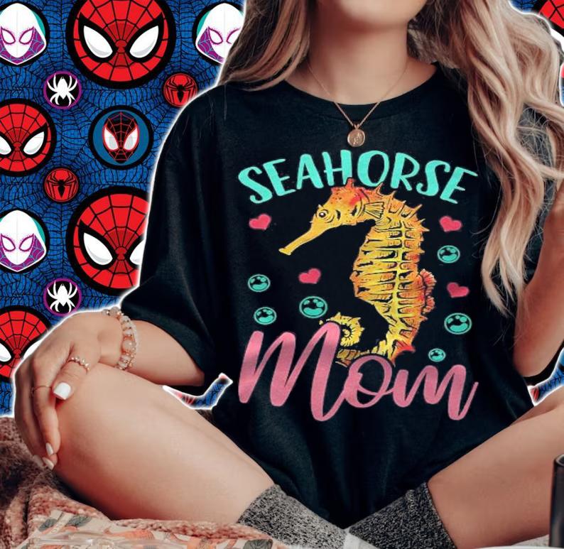 Seahorse Mom Animal Mothers Day Gift T-shirt t-shirt woman shirt